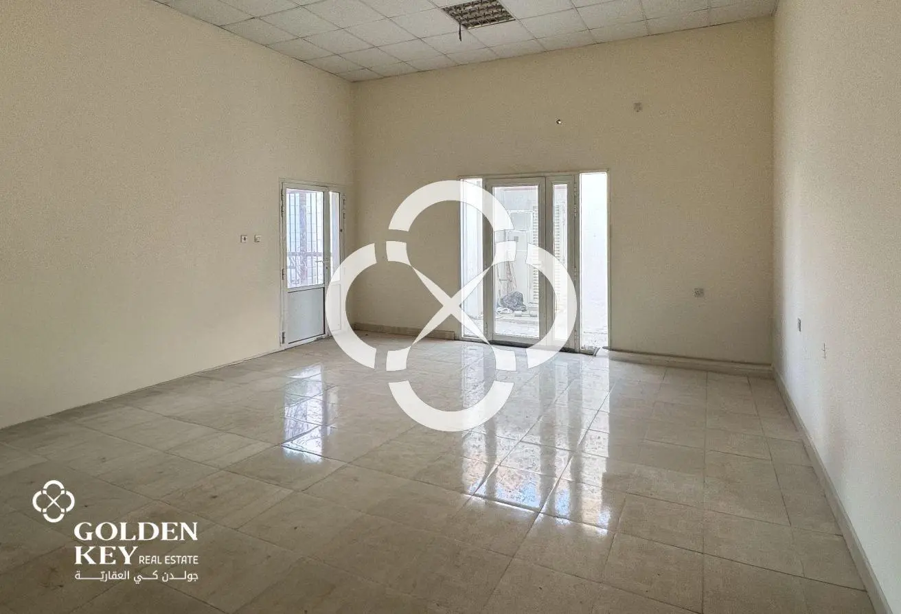 650 sqm | Warehouse with 3 Rooms and Office