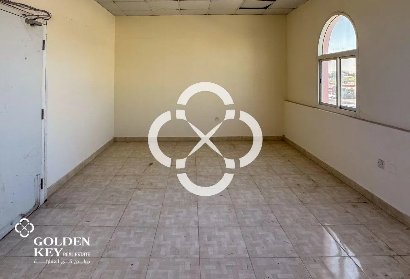 650 sqm | Warehouse with 3 Rooms and Office