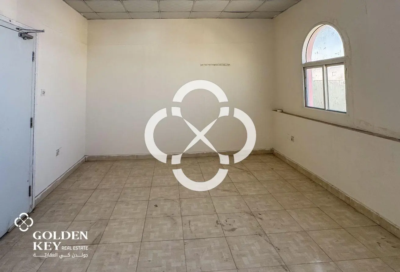 650 sqm | Warehouse with 3 Rooms and Office