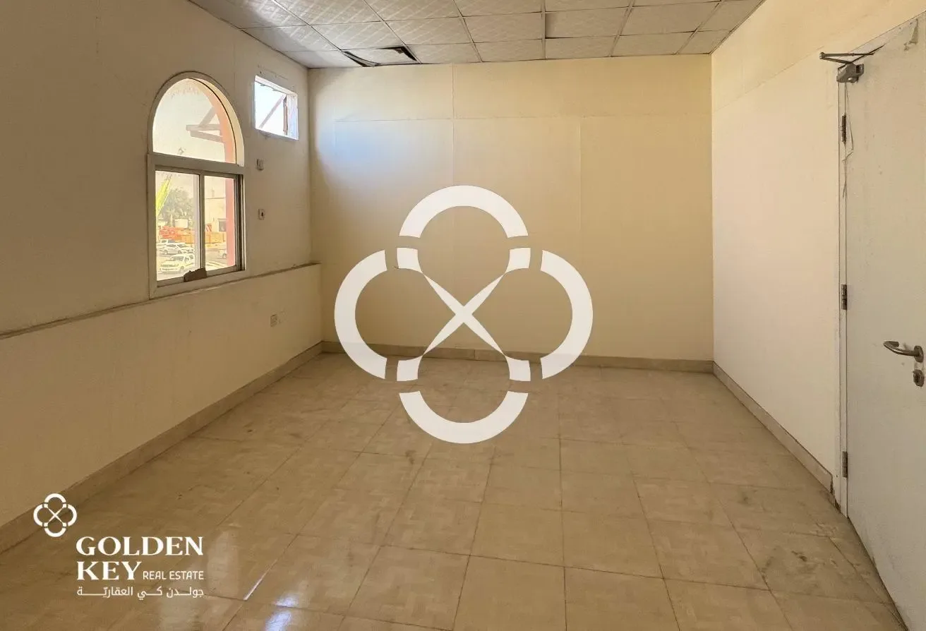 650 sqm | Warehouse with 3 Rooms and Office