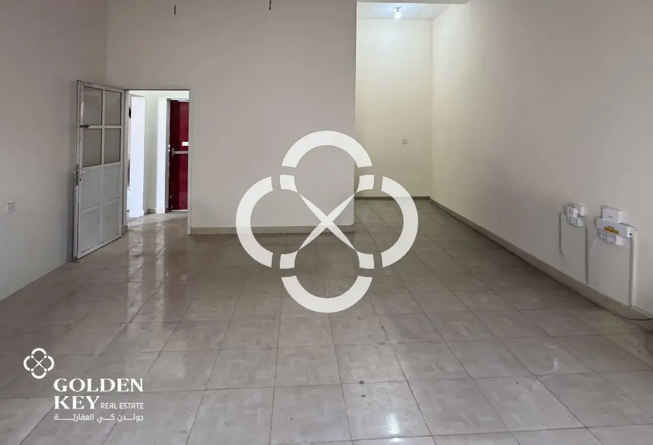 650 sqm | Warehouse with 3 Rooms and Office