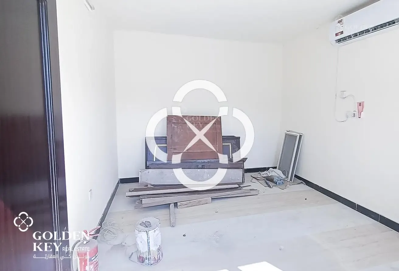 Carpentry Shop 9 Rooms+ Office Prime Location