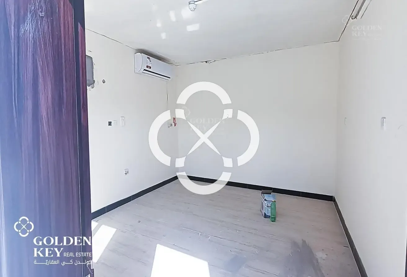 Carpentry Shop 9 Rooms+ Office Prime Location