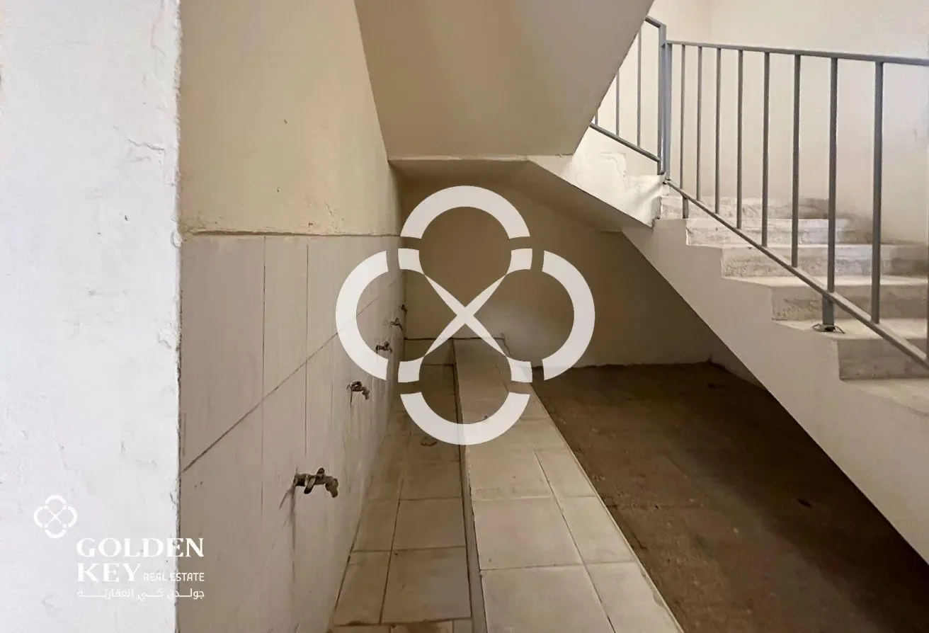 122 Rooms+2 Stores Available for Rent | Industrial