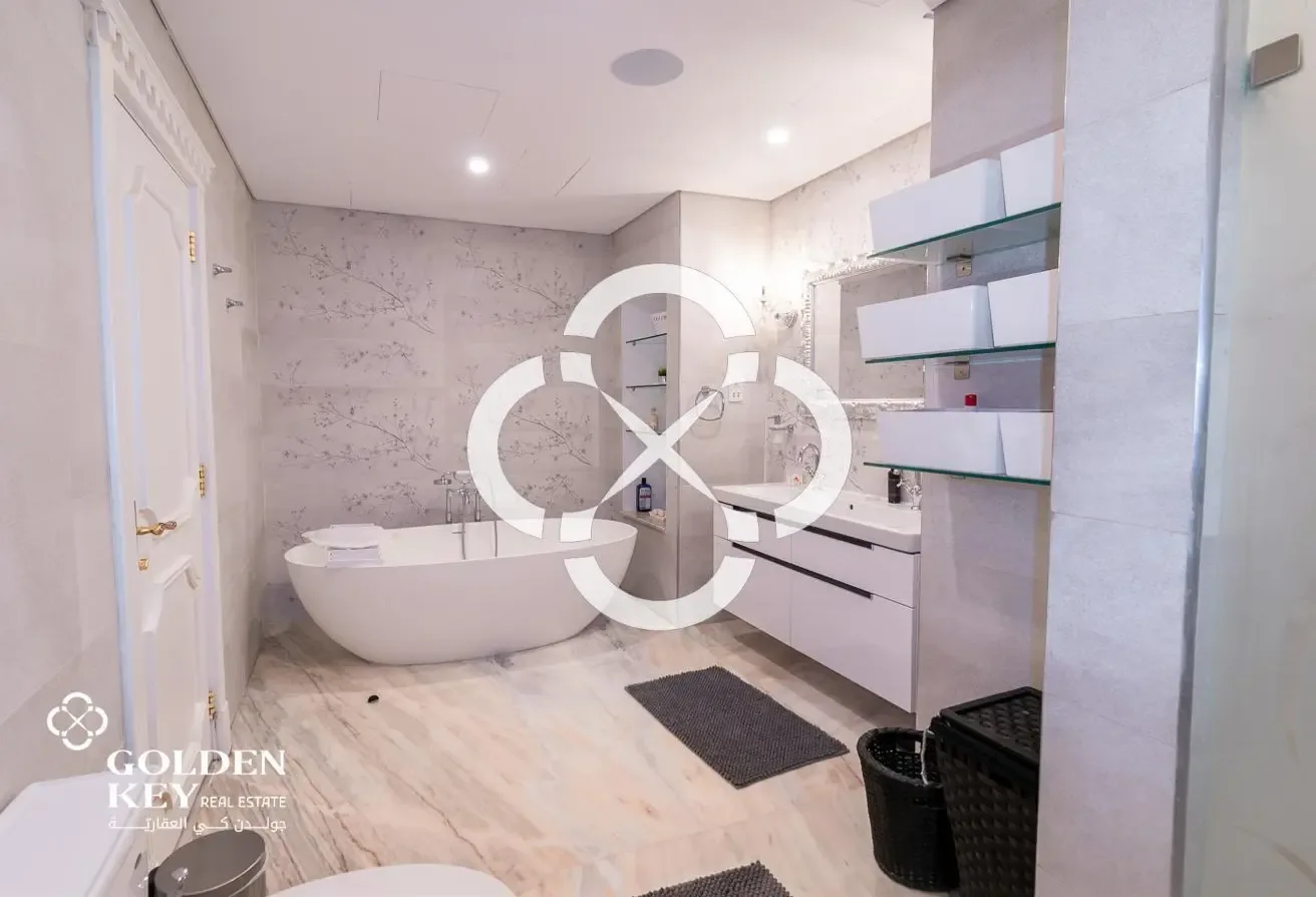 Gorgeous 4BR + Maid| Marina View |Prime Investment