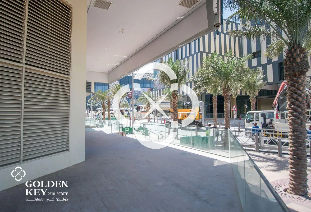 Premium Corner Shop with Large Terrace | Lusail - view 1