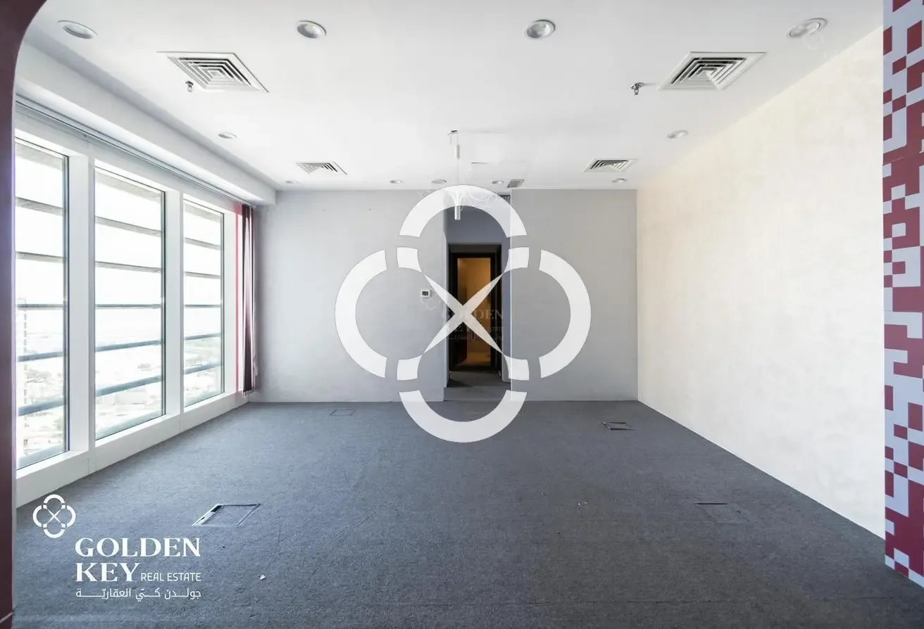 Business Tower | Expansive Floor Plan