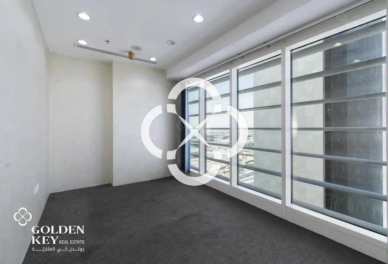 Business Tower | Expansive Floor Plan