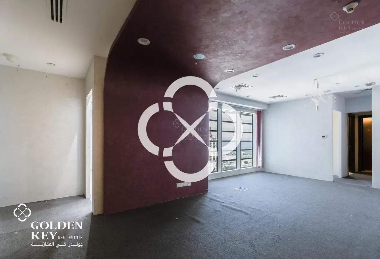 Business Tower | Expansive Floor Plan