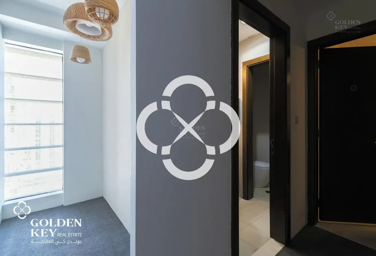 Business Tower | Expansive Floor Plan