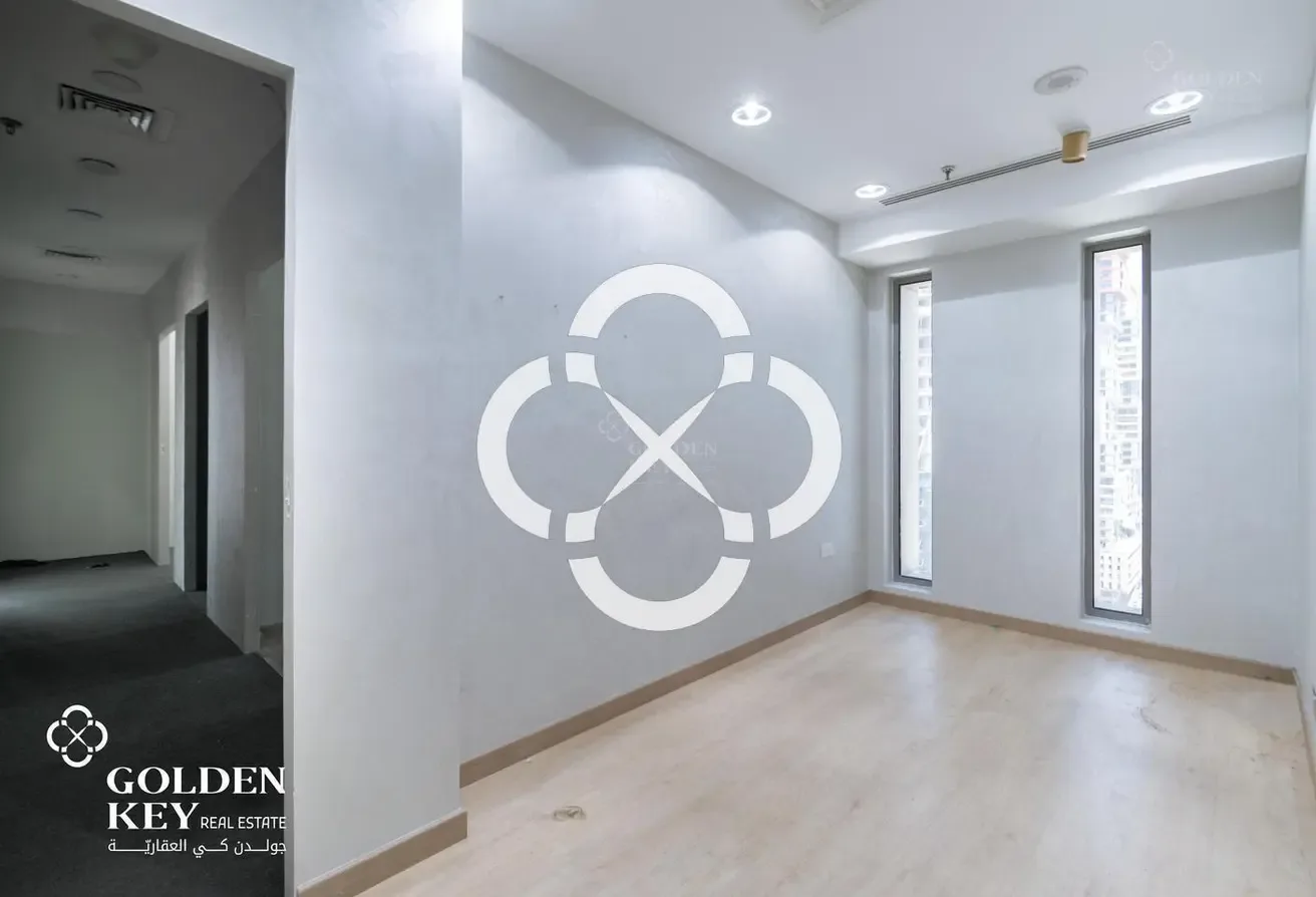 Business Tower | Expansive Floor Plan
