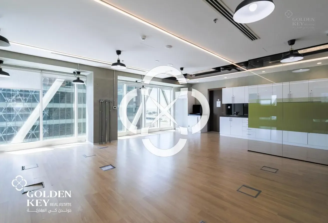 Business Tower | Expansive Floor Plan