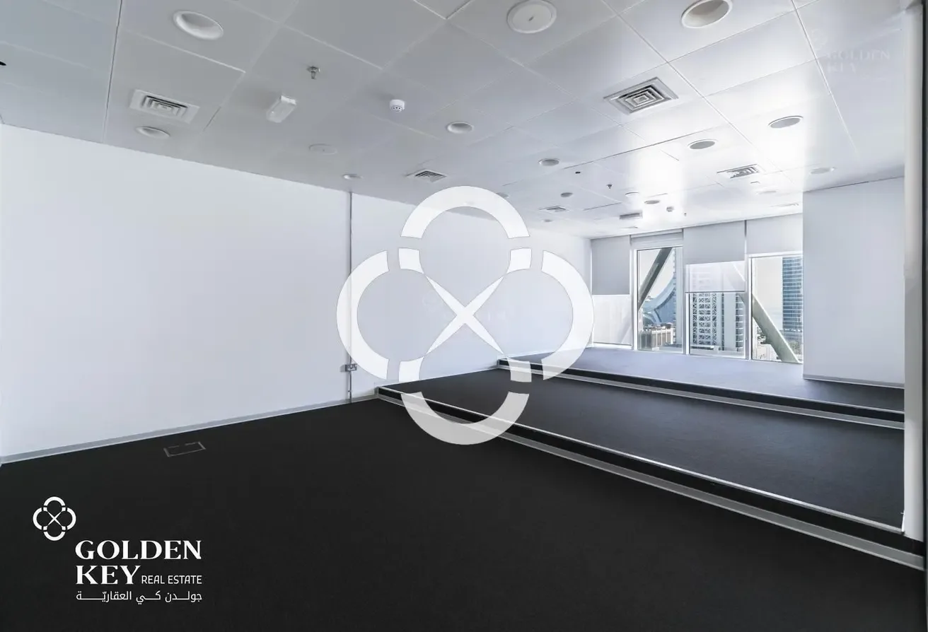 Business Tower | Expansive Floor Plan