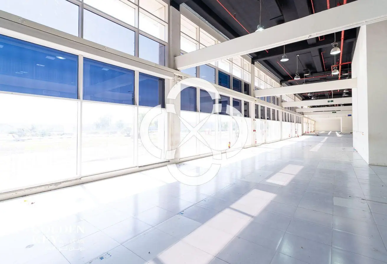 Ready Hypermarket For Rent | Umm Al Seneem