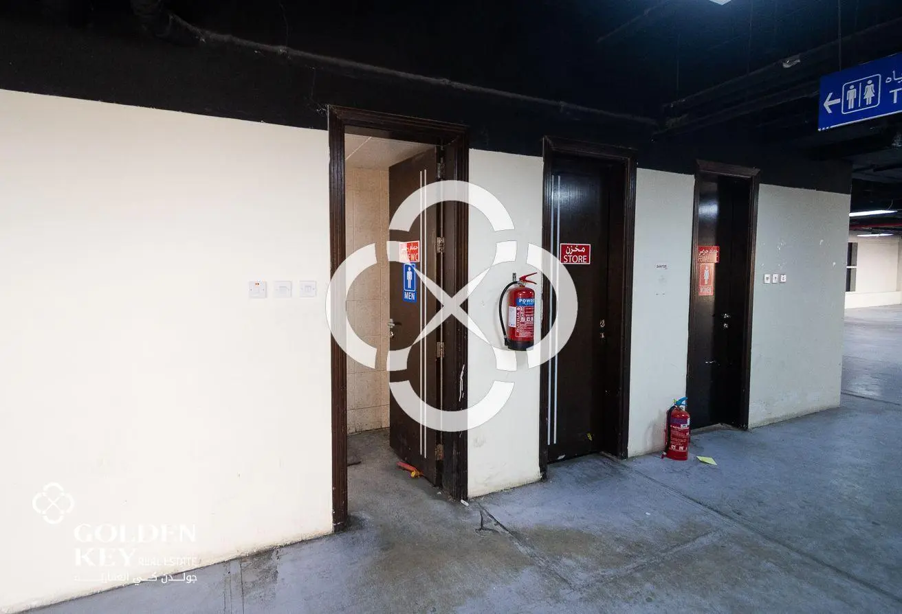 Ready Hypermarket For Rent | Umm Al Seneem