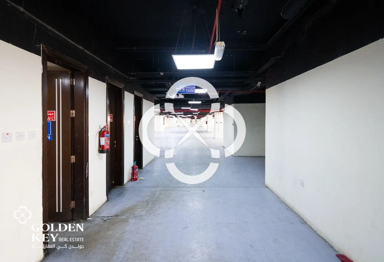 Ready Hypermarket For Rent | Umm Al Seneem
