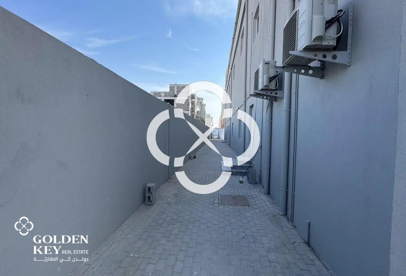 Aba Saleel Commercial Building in Al Wukair
