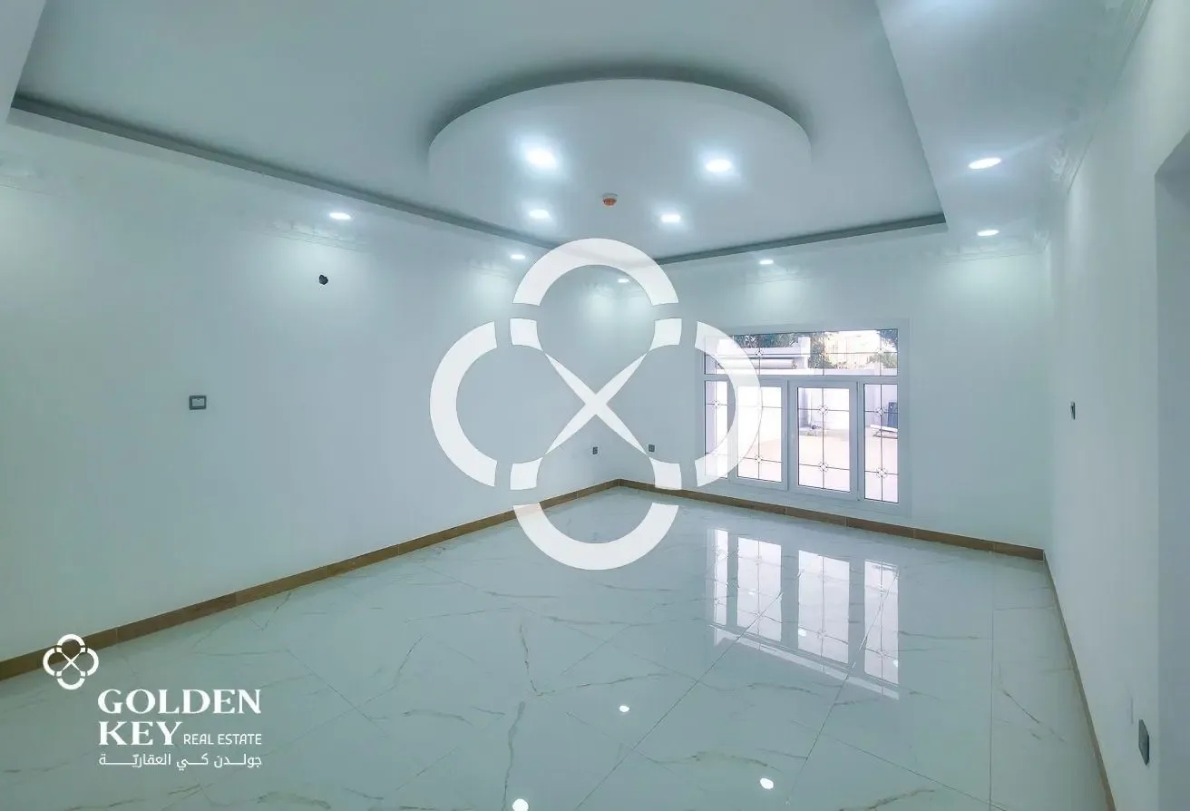 Multi-Purpose Commercial Villa| 8 Rooms | Markhiya