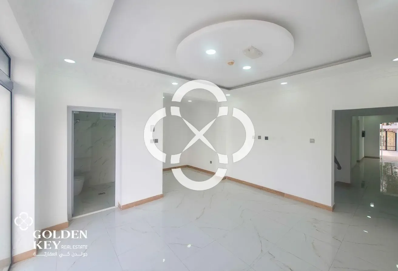 Multi-Purpose Commercial Villa| 8 Rooms | Markhiya