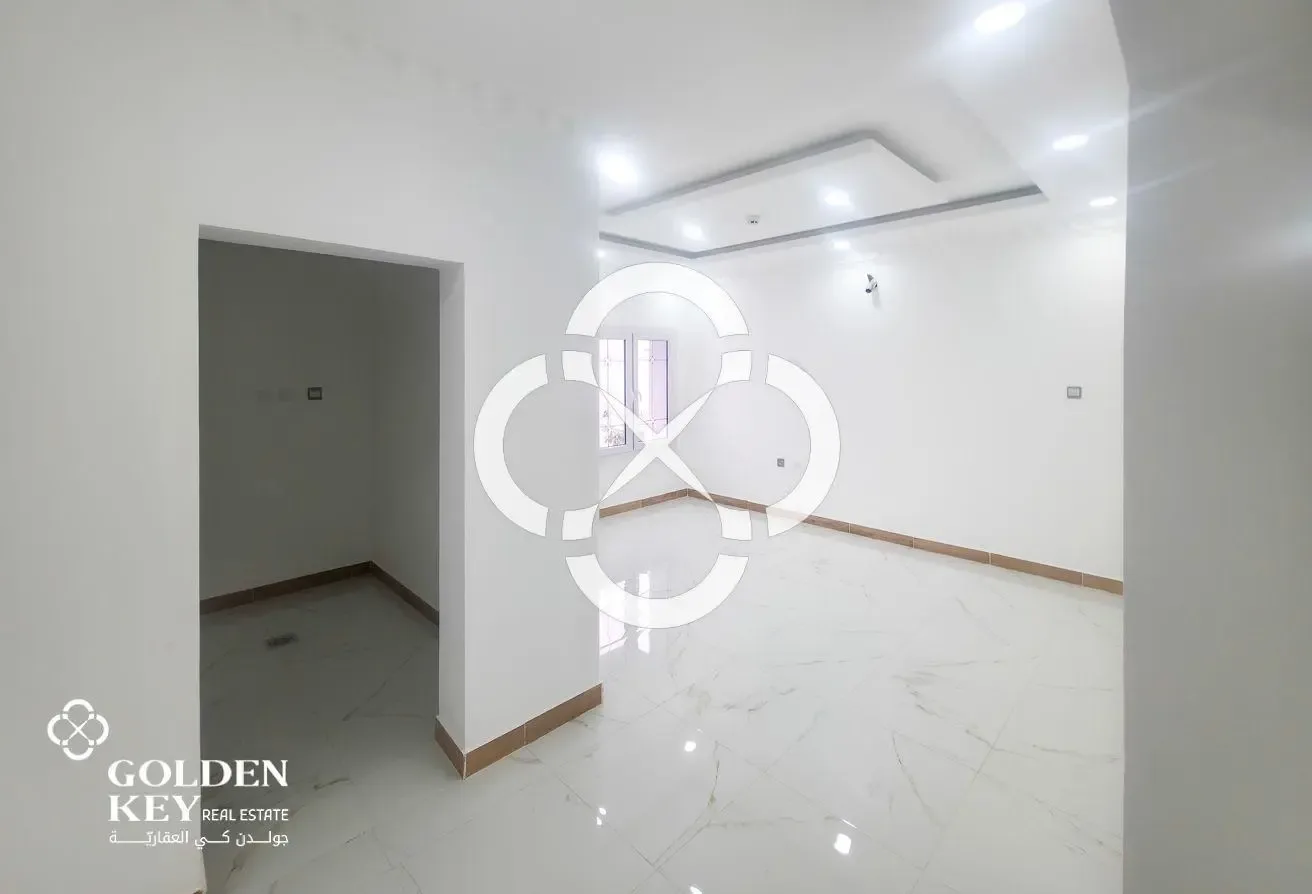 Multi-Purpose Commercial Villa| 8 Rooms | Markhiya