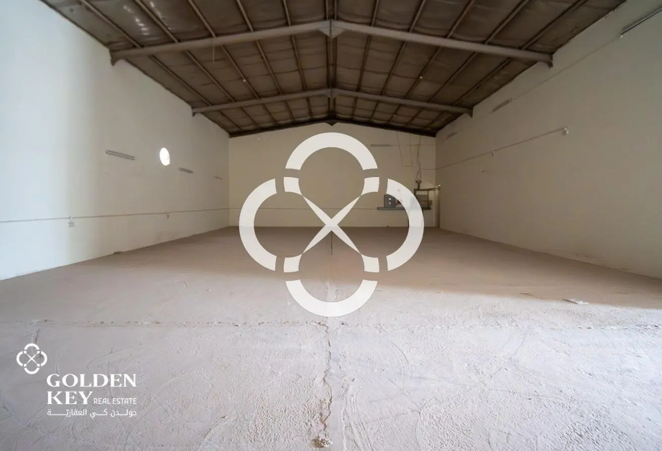 General Warehouse with 15 Rooms | Industrial Area