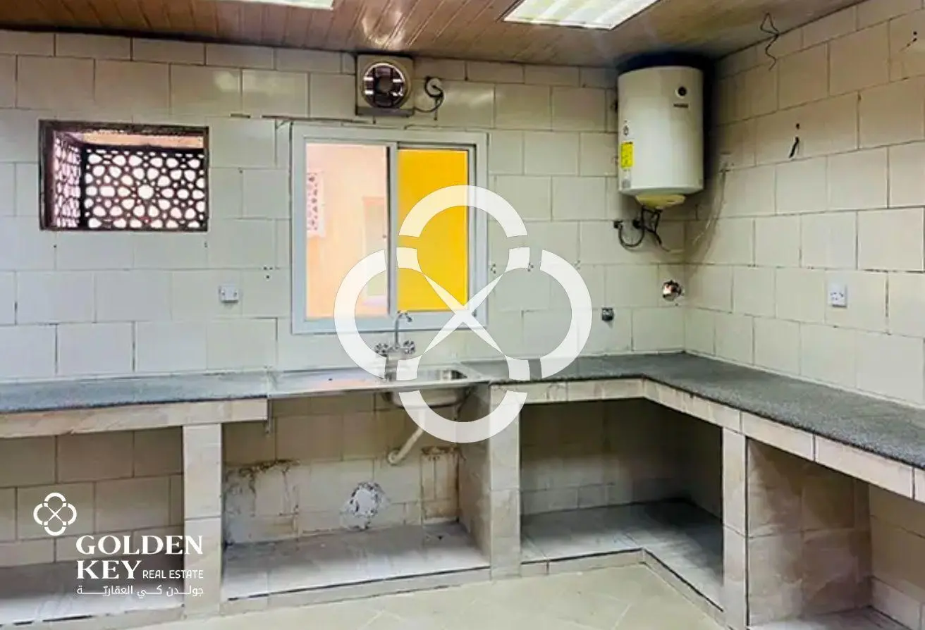 Brand New Labor Camp | 76 Room | Industrial Area - view 1