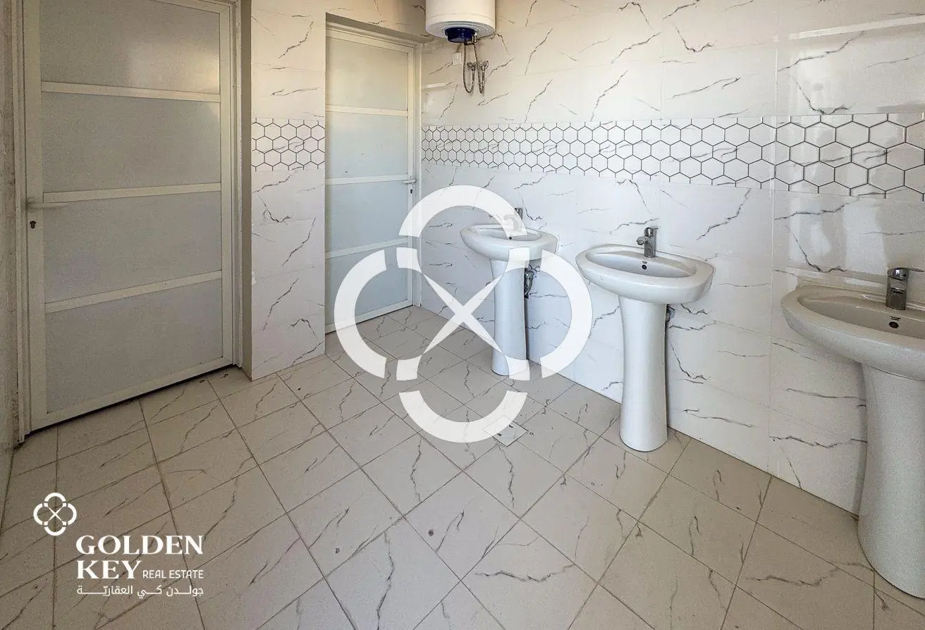 Convenient Warehouse+Labor Camp | Birkat Al Awamer