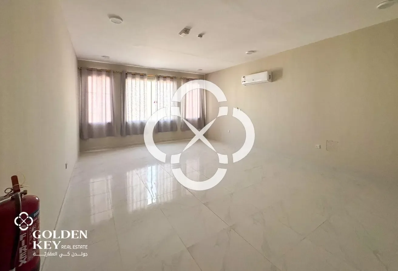 Convenient Warehouse+Labor Camp | Birkat Al Awamer