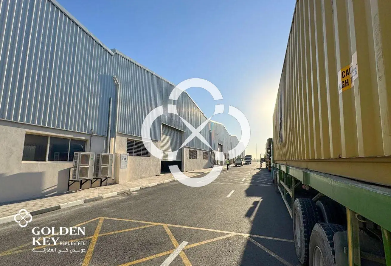 Premium Store for Rent | 900 sqm | Logistics Area - view 1