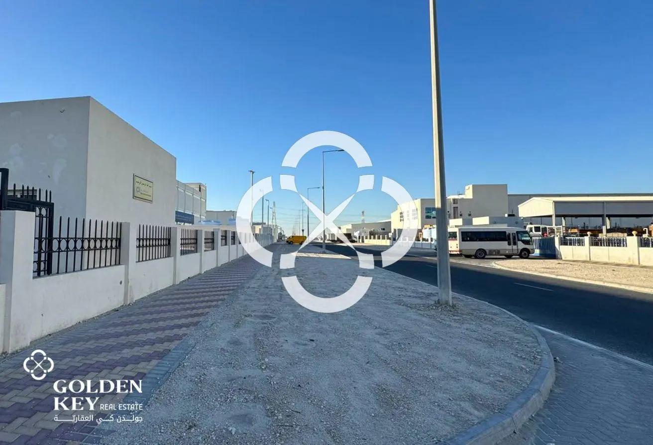 Premium Store for Rent | 900 sqm | Logistics Area