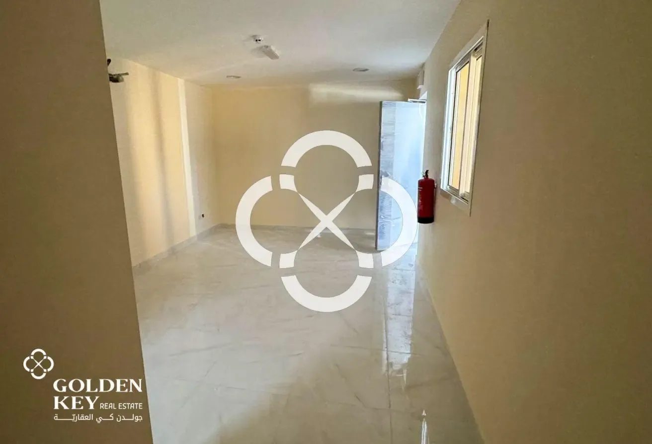 Premium Store for Rent | 900 sqm | Logistics Area