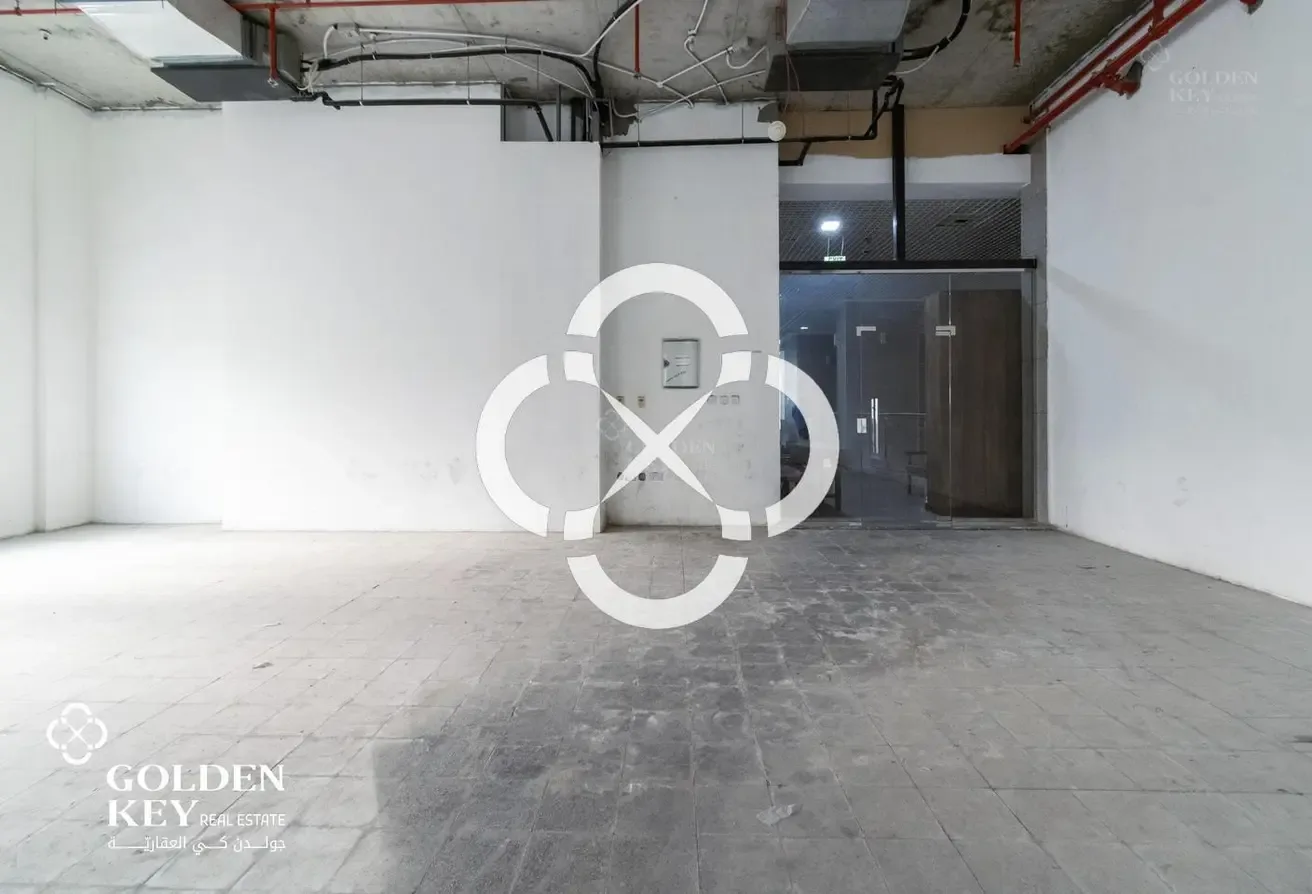 Shop Located in Mezzanine | Al Sadd Area - view 3