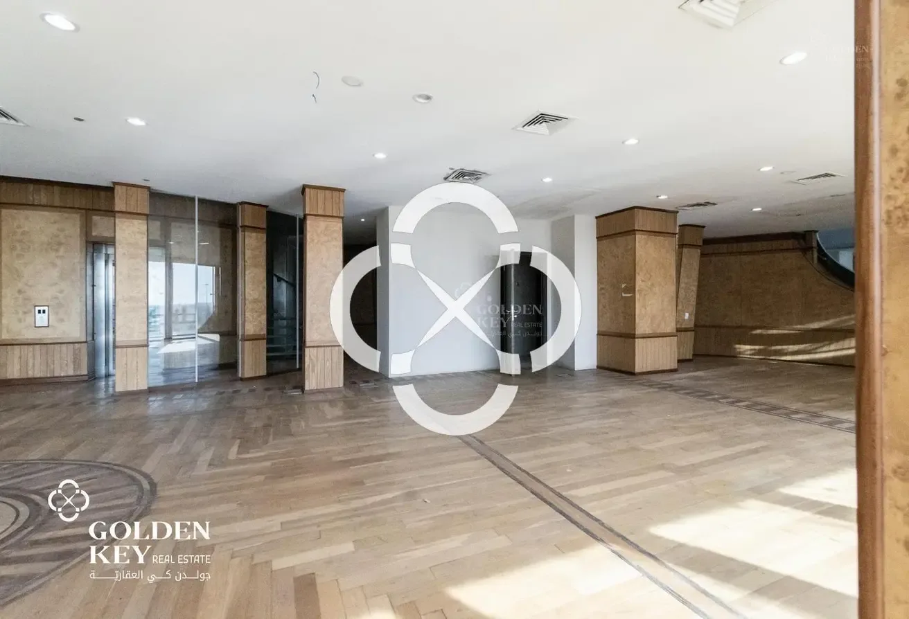 Versatile Commercial Building In Prime Location.