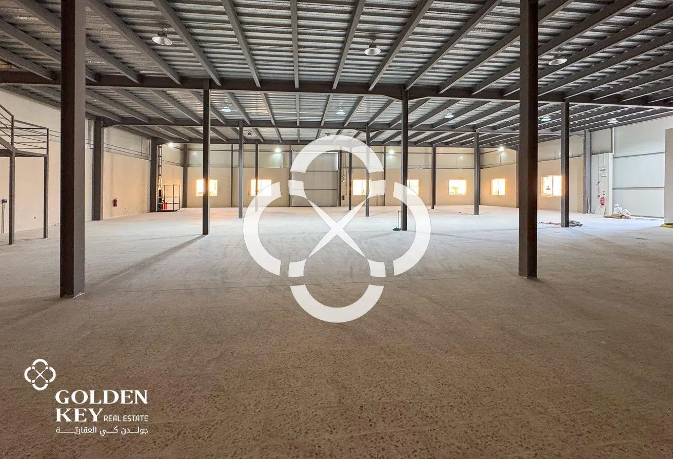 Suitable Warehouse + 10 Rooms | Birkat Al Awamer - view 3