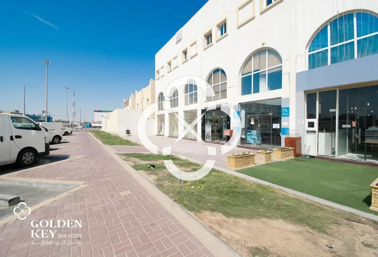 HighTrafficPremium Area |Retail shop with Kitchen
