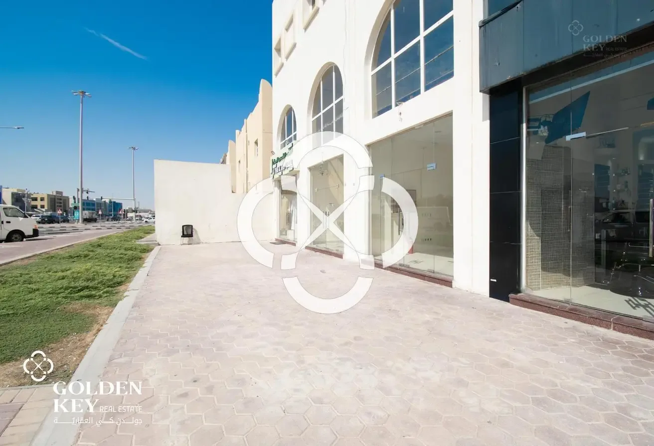 HighTrafficPremium Area |Retail shop with Kitchen