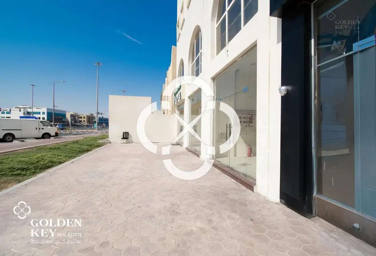 HighTrafficPremium Area |Retail shop with Kitchen