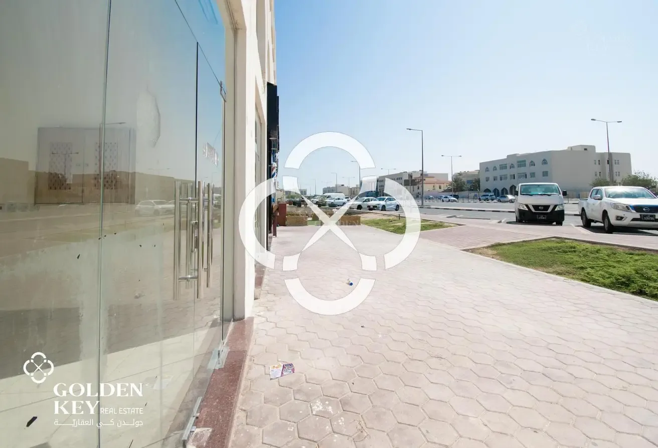 HighTrafficPremium Area |Retail shop with Kitchen