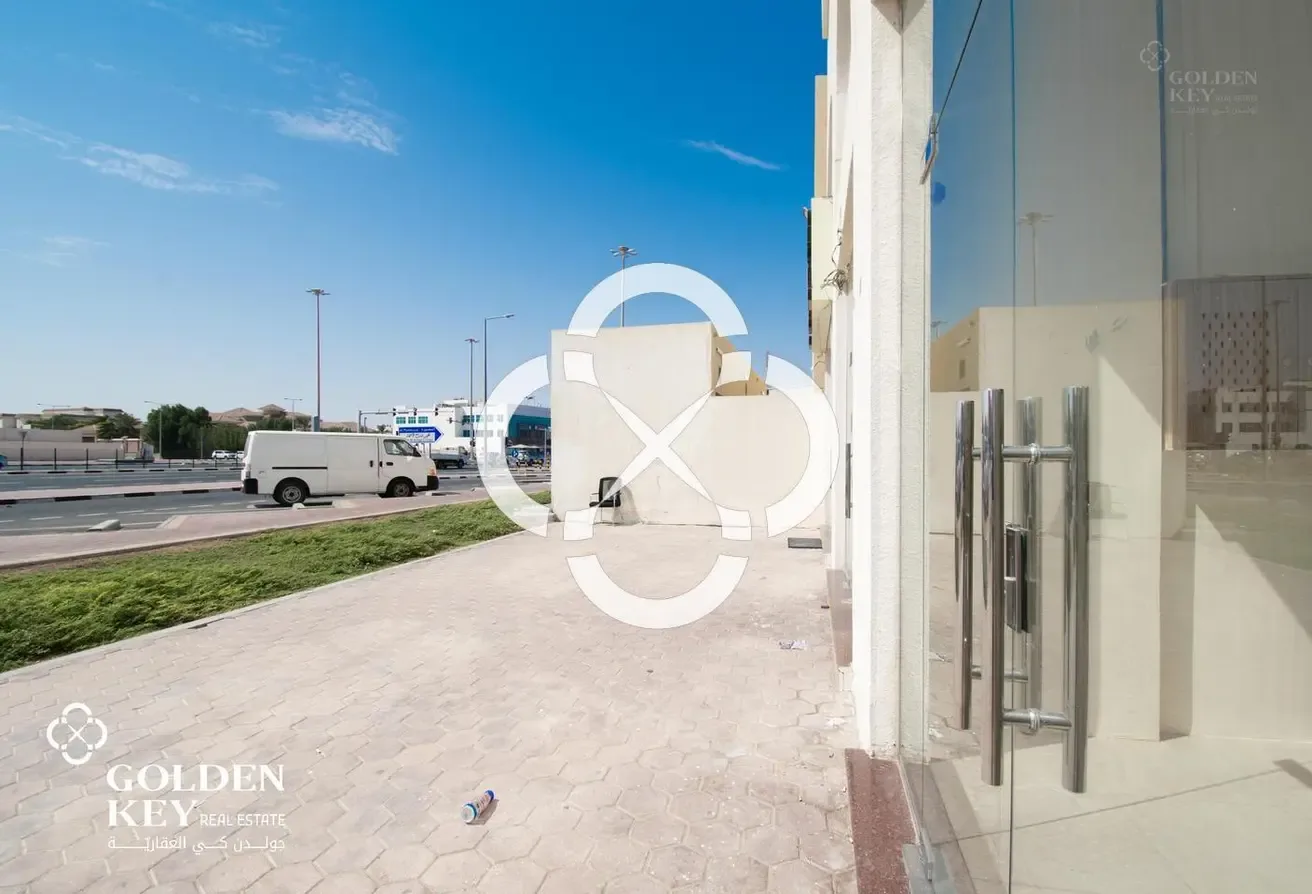 HighTrafficPremium Area |Retail shop with Kitchen