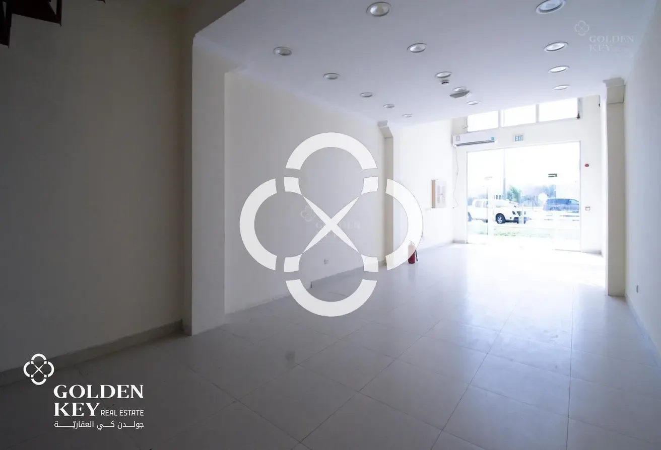 HighTrafficPremium Area |Retail shop with Kitchen