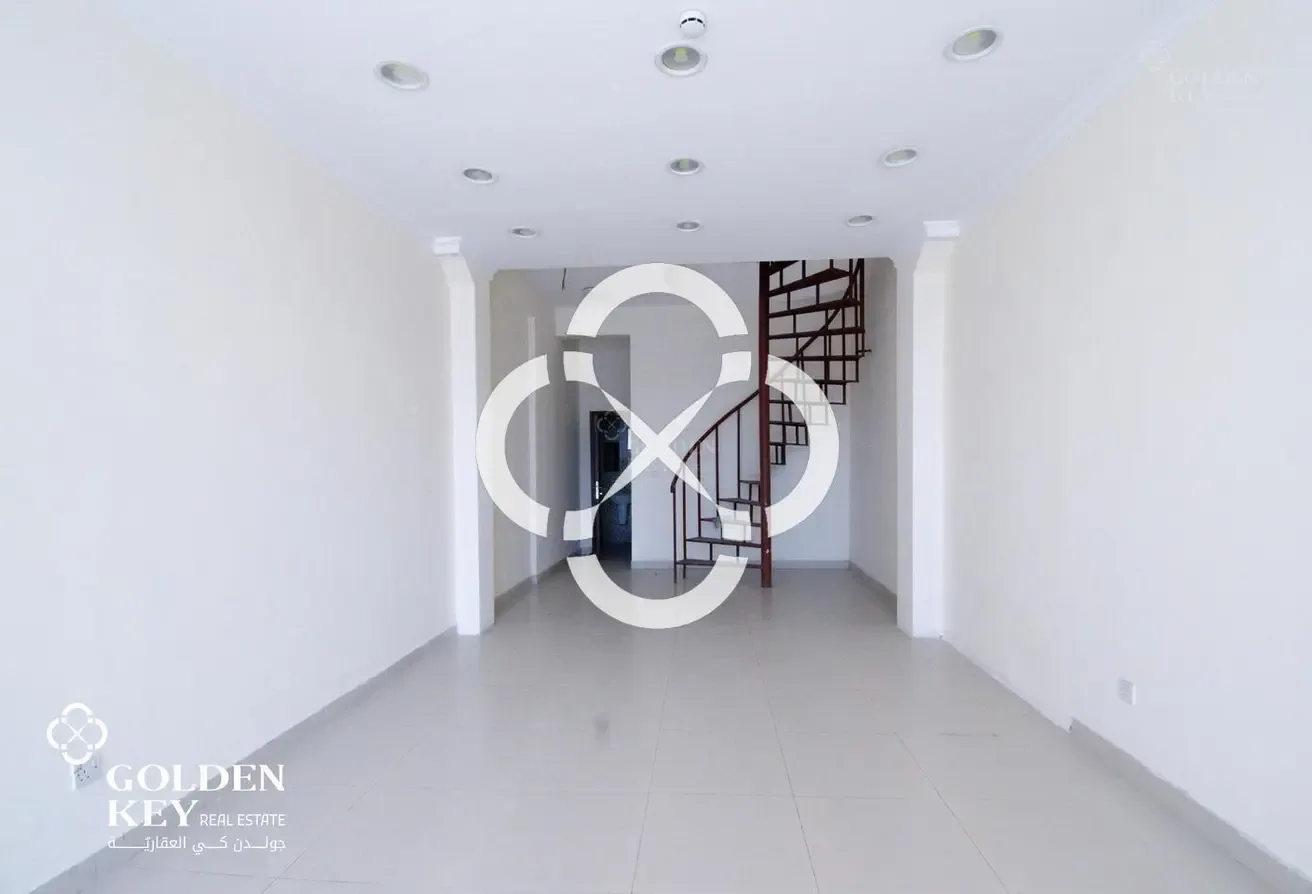 HighTrafficPremium Area |Retail shop with Kitchen