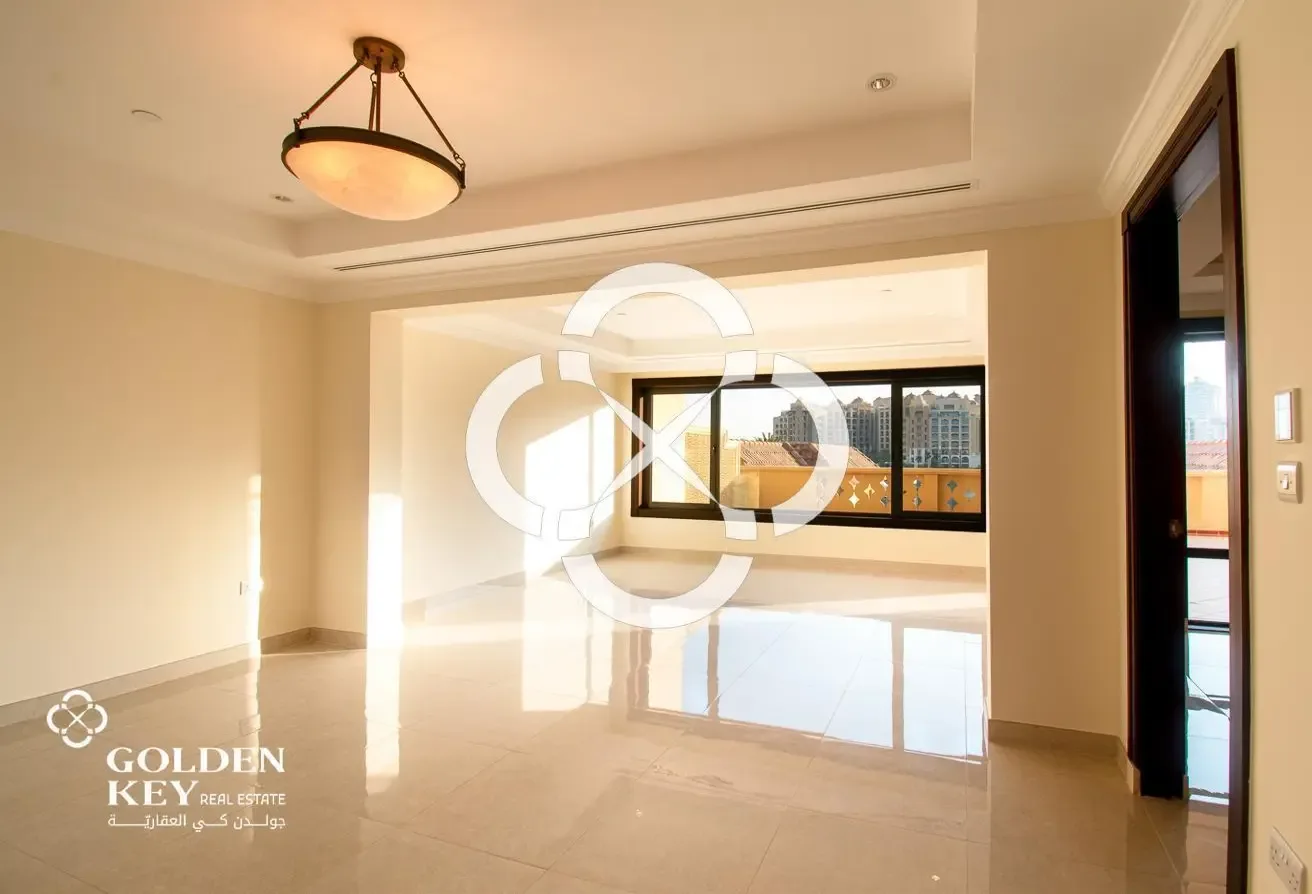 NO COMMISSION | Townhouse | Spacious Terrace
