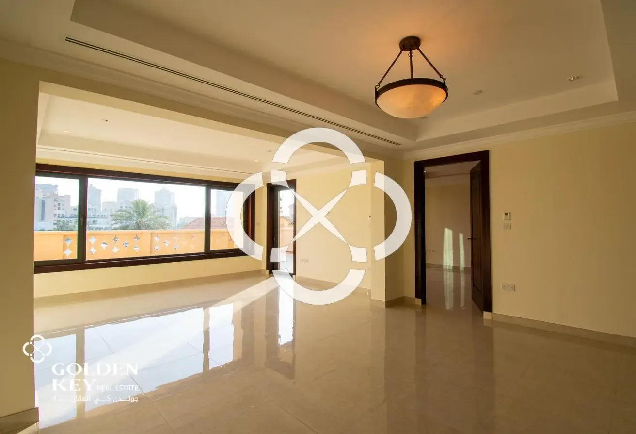 NO COMMISSION | Townhouse | Spacious Terrace