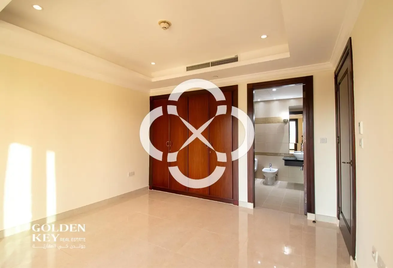 NO COMMISSION | Townhouse | Spacious Terrace
