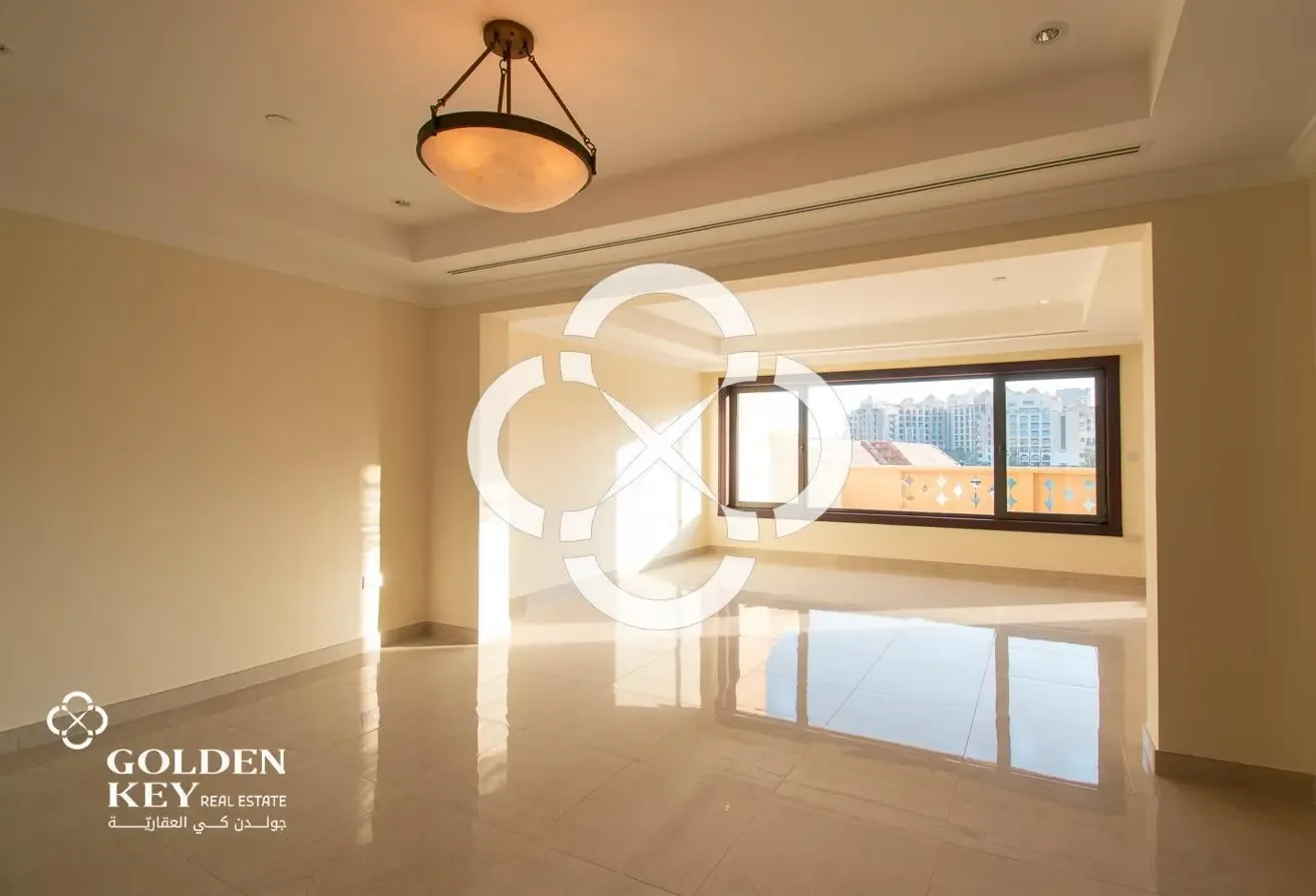 NO COMMISSION | Townhouse | Spacious Terrace