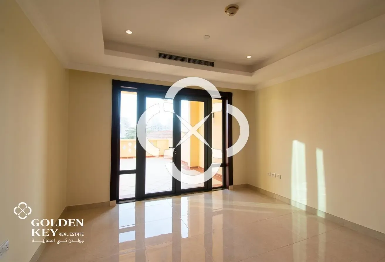 NO COMMISSION | Townhouse | Spacious Terrace