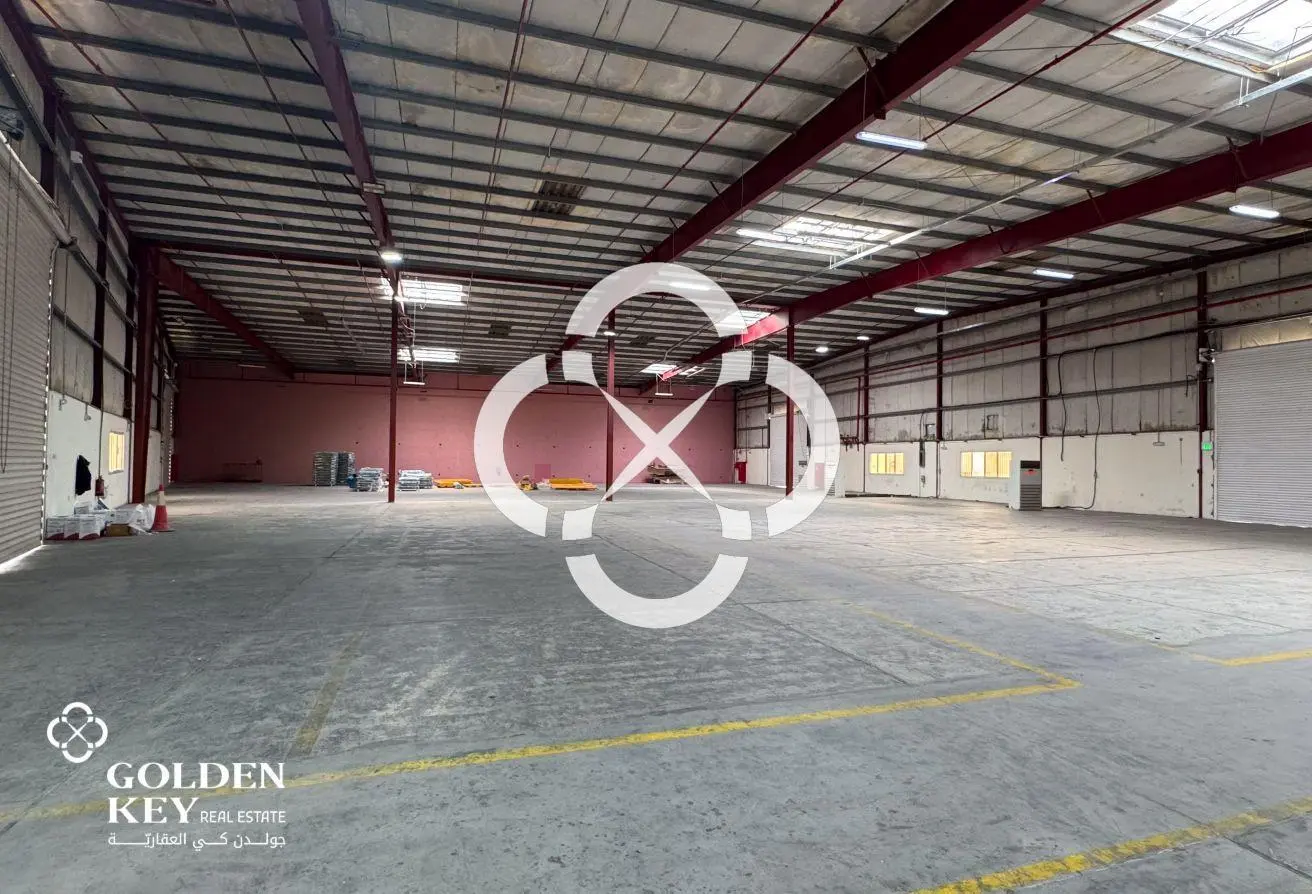 Logistic Warehouse+3 OfficesꟷInternational Airport - view 3