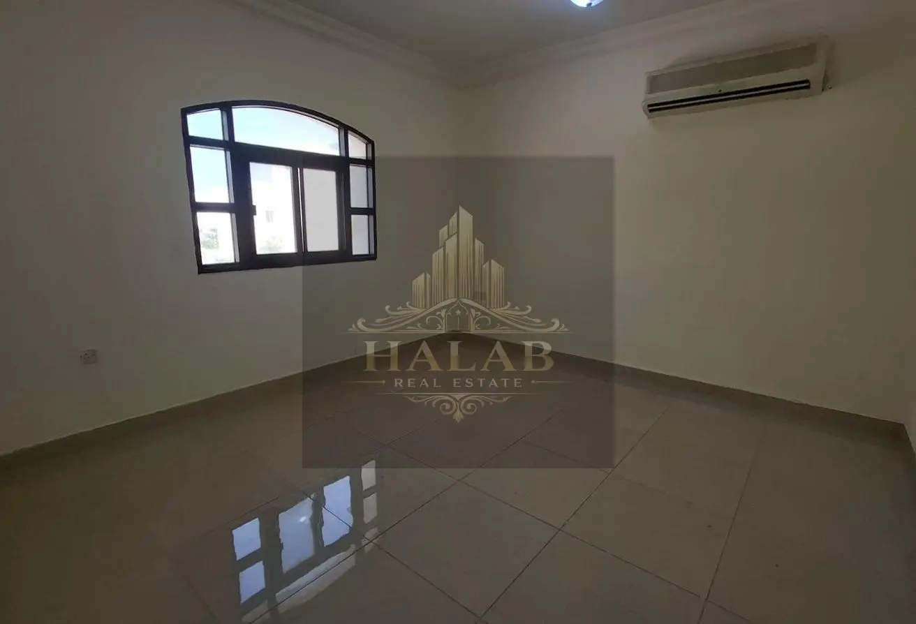 2 Bedrooms Unfurnished Apartment Madinat Khalifa
