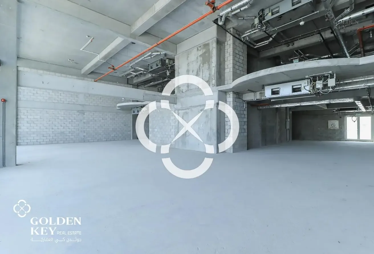 Prime Location Showroom | Large Layout