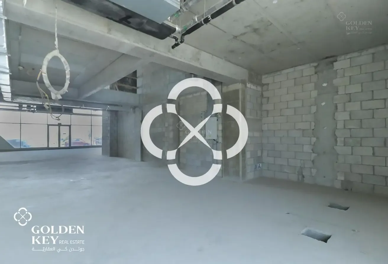 Prime Location Showroom | Large Layout